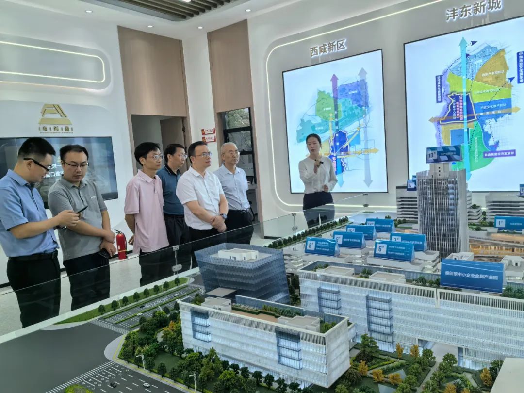 调研组在西咸新区参观.jpg