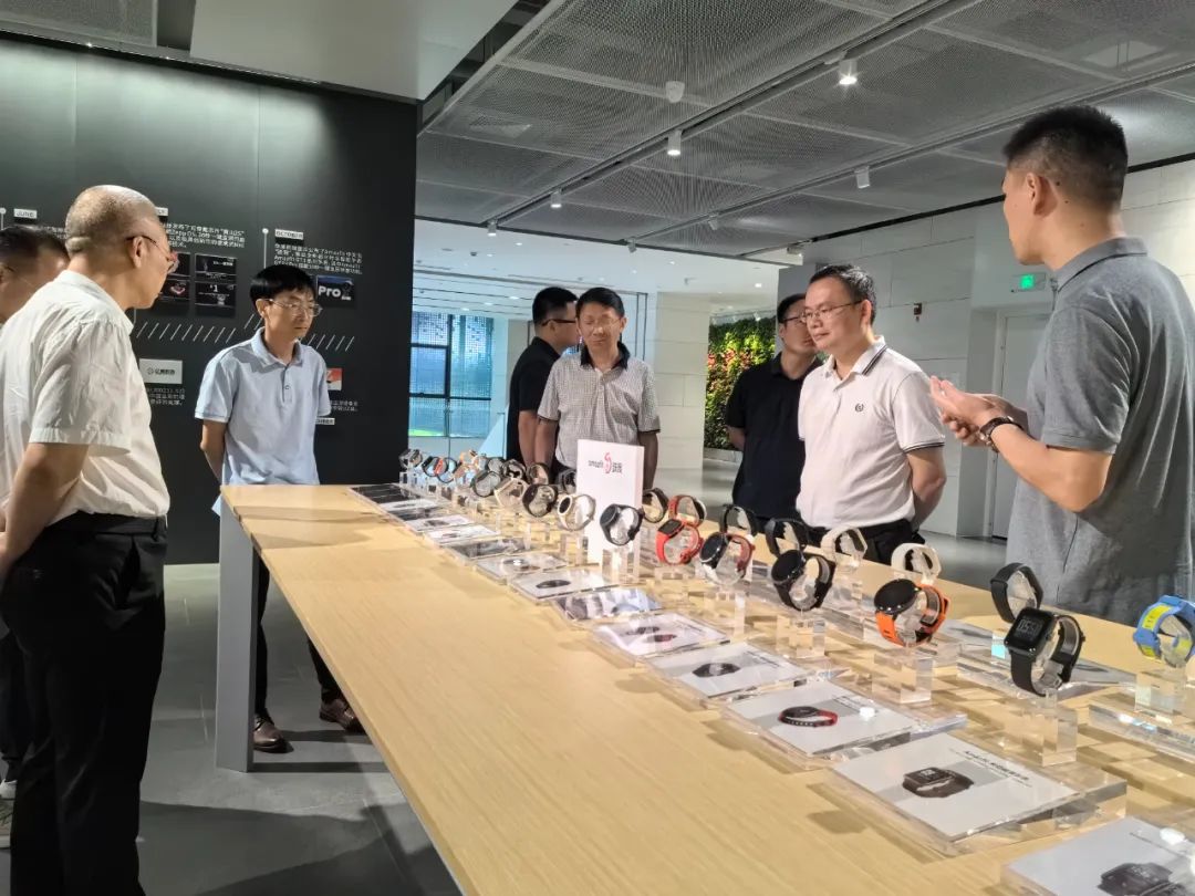 调研组在华米科技参观.jpg